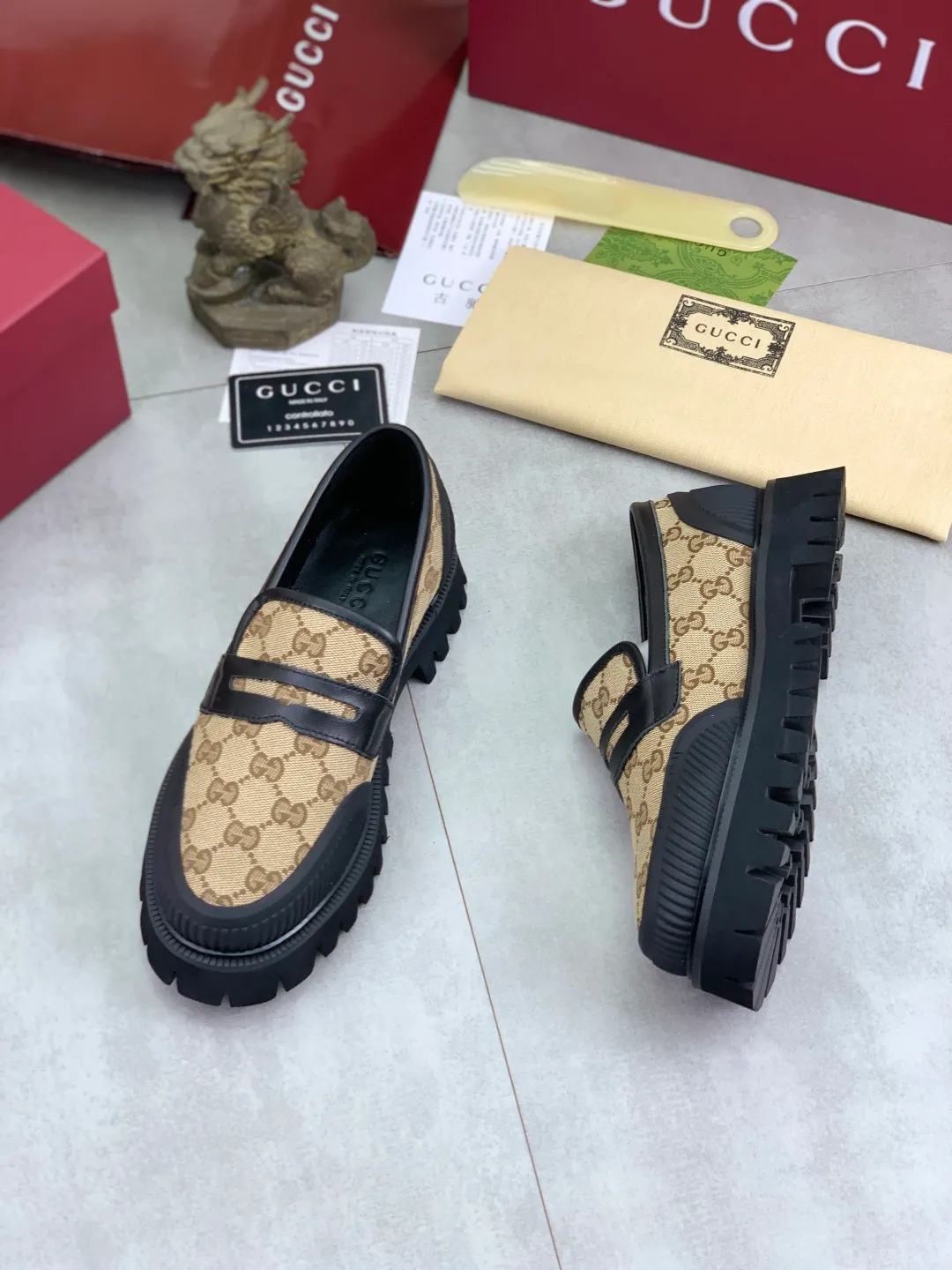 Men's Men's Shoes💰P440💰[New Style] Gucci lazy slip-on couple 🧑‍🤝‍🧑 best selection of leather shoes (Gucci) official website latest Gucci lazy 🎁 leather shoes, hot style 💥 style is simple and elegant, exclusive for trendy men. Unique official website latest brand original double G pressure Floral elements 👑 Original Gucci decoration, fashionable and elegant, original calf leather with double G denim ✅ Fully imported soft sheepskin lining, official website designated wear-resistant, rubber business outsole, classic model taken in person 🎬 Size: 36-46 Various colors available